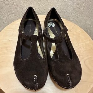 Dockers Artisan T-Strap Mary Janes Suede Women's Size 6 1/2